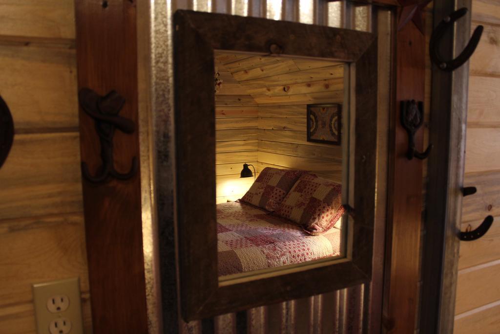 Silver Cabin In The Western Barn Monticello Εξωτερικό φωτογραφία